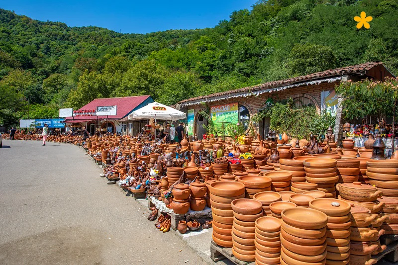 შროშის სოფლური კერამიკა